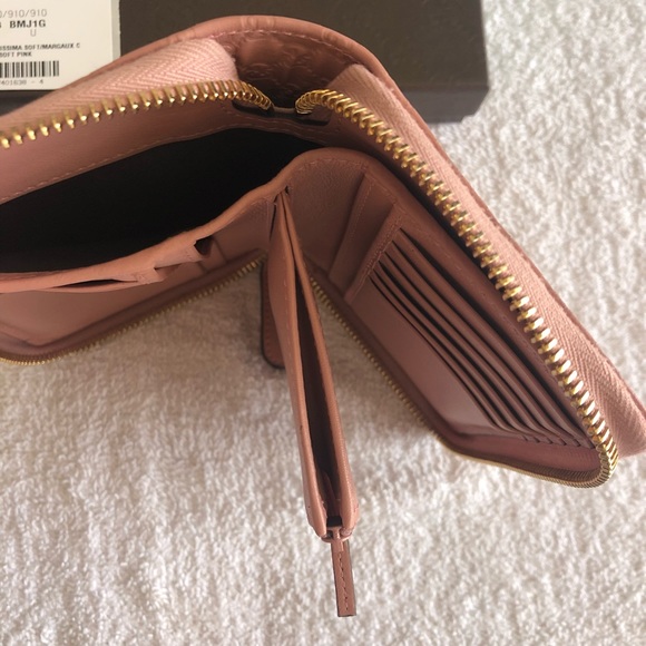 Gucci Microguccissima Zip Around Leather Wallet - Picture 7 of 8